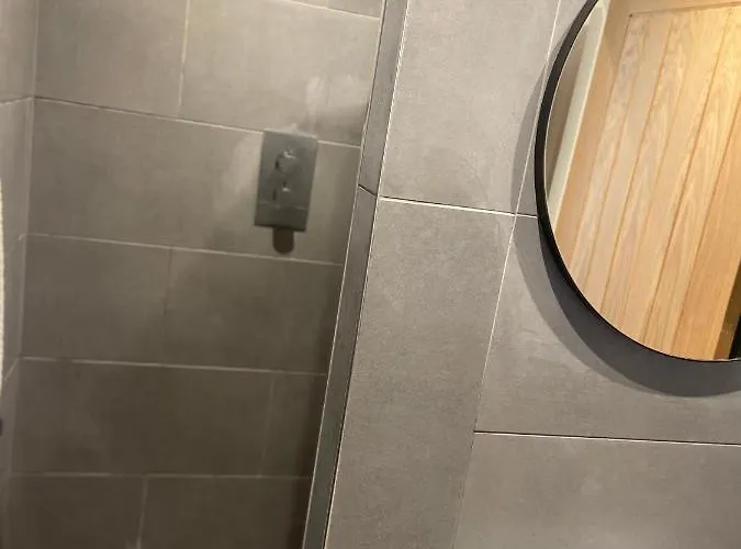 Apartamento Spacious One Bedroom Ground Floor *